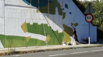 Comezou o pintado mural da ponte de entrada a Tui dende A Guarda
