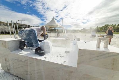 Obras do II Simpsio Internacional de Escultura do Mio comeam a ganhar forma