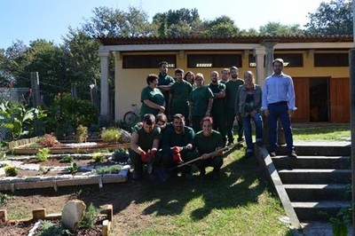 Quince persoas desempregadas realizan un curso de instalacin e mantemento de xardns en Tomio