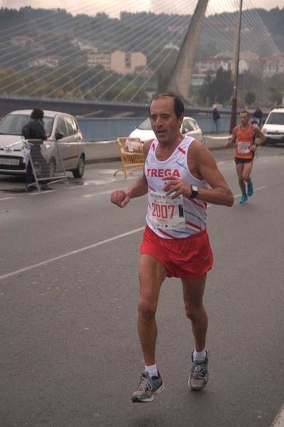 Manuel Flores, do Atletismo Trega proclmase Campin Galego de Media Marathn Cidade de Pontevedra
