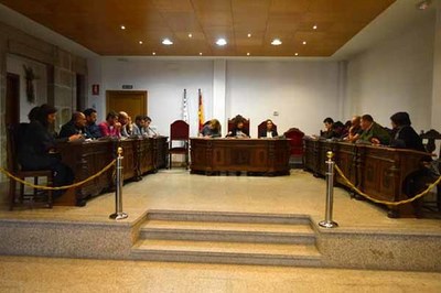 O Concello de Tomio reforma o saln de plenos para facerllo accesible a todas as persoas