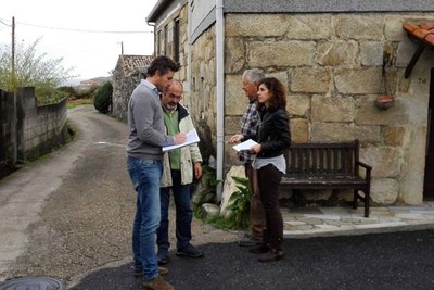 Persoal tcnico do Xacobeo visita Oia para a sinalizacin do Camio Portugus da Costa 