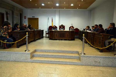 Unhas oitenta familias de Tomio benefcianse das axudas municipais para material escolar