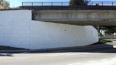 Tui ilustra as entradas  cidade con das novas pinturas murais