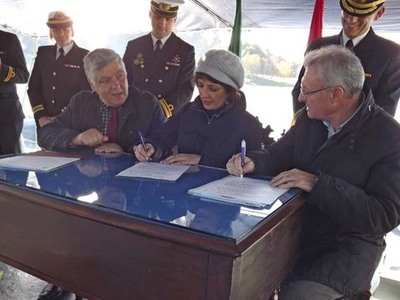 Assinatura conjunta da Ata de Reconhecimento de Fronteira do Rio Minho