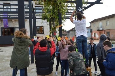 Tomio celebrou o da contra a violencia de xnero con bolboretas na Praza do Seixo