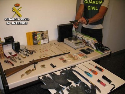 La Guardia Civil detiene a los presuntos autores de robos en viviendas cometidos en la provincia de Pontevedra