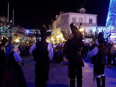 Os grupos folclricos de Tui saen a ra para animar o Nadal
