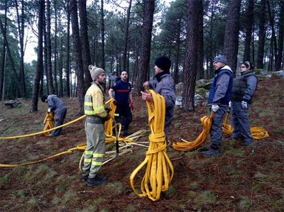 Os 10 alumnos/as do curso Auxiliar forestal xa estn mans  obra coa formacin terico-prctica