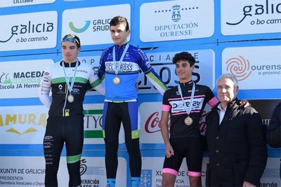 O ciclista rosaleiro Mario Fern�ndez procl�mase Campi�n da Copa Galicia de Ciclocr�ss