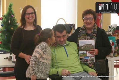 Especial - Vontade entrega a Cesta de Nadal e Nel disfruta xa dun transporte adaptado