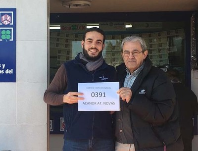 El Acanor Atl. Nov�s sortea la Cesta de la Loter�a de Navidad