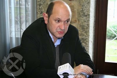 Rafael Louz�n solicita a baixa temporal como militante do Partido Popular mentres non se aclare a s�a situaci�n xudicial