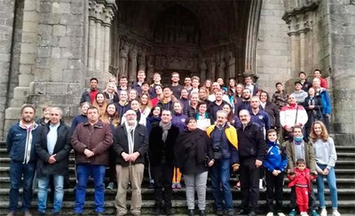 Corenta remeiros ingleses adestran en Tui durante unha semana