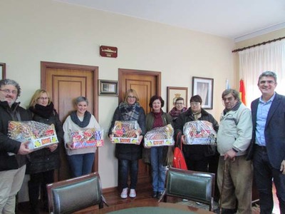 O Concello da Guarda agasalla �s asociaci�ns que participaron na campa�a -Decora o teu Nadal-