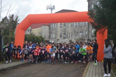 Alumnos del IES San Paio de Tui celebraron el da de la Paz y la no Violencia participando en una carrera solidaria