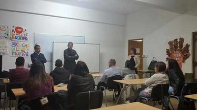 Comezan os cursos de ingls e  atencin ao cliente dirixidos ao sector comercio e hostalara na Guarda