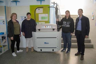 O Concello de Tui instalou unha plataforma elevadora no CEIP n1 mellorando a accesibilidade do centro