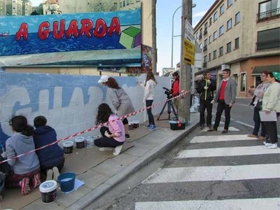 O alumnado de 3 da ESO do IES A Sangria realiza un mural-grafitti de benvida  Guarda