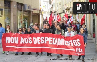 Especial - Mis dun cento de persoas participaron na concentracin contra os despedimentos no San Xerome na Guarda