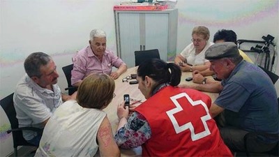 Cruz Roja en Baixo Mio organiza un taller de aprendizaje sobre telefona mvil para mayores