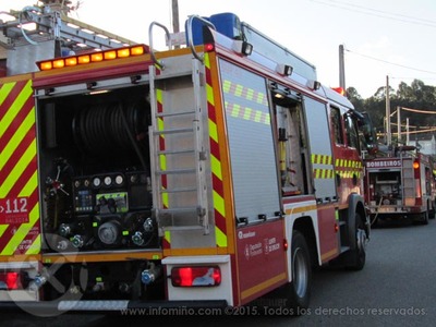 Ducias de polos mortos ao incendiarse unha granxa en Tui