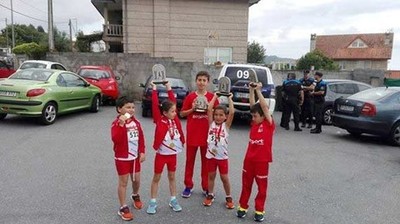Representacin de Atletismo Trega en la V Carrera Popular -Fiesta de la Cereza en Beade-
