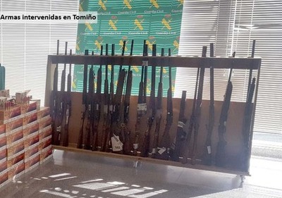 La Guardia Civil denuncia a los dueos de las armas que fueron intervenidas en un taller clandestino de reparacin en Tomio 
