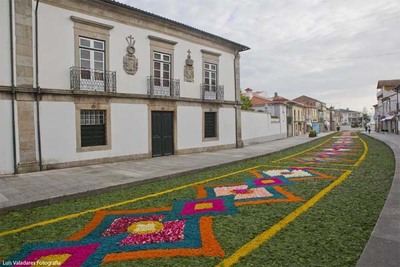 Tapetes floridos marcam a solenidade do corpo de deus em Caminha