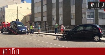 Colisin frontolateral entre dos turismos en la Calle Puerto Rico de A Guarda