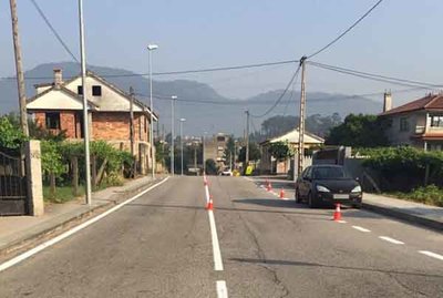 Estes das estase a realizar o pintado da sinalizacin horizontal das estradas provinciais en Tui 