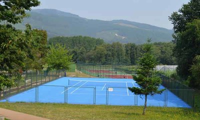 O Concello de Tomio reabre as recentemente melloradas pistas deportivas do Mosteiro