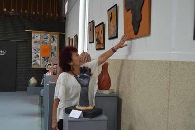 O Mercado de Tomio acolle a Exposicin de cermicas -A terra transformada en arte-