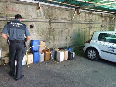 La Guardia Civil detiene a los autores del robo de 300 litros de gasoil en Guillarei(Tui)