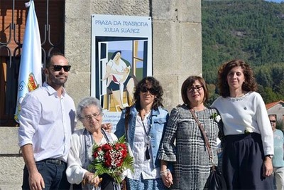 Homenaxe  Matrona Xulia Surez en Oia