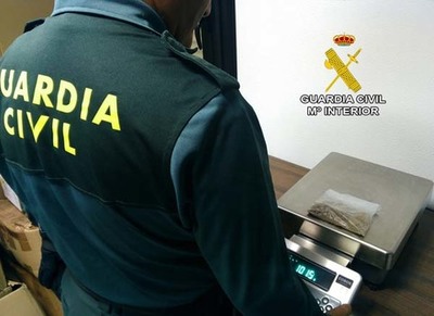 La Guardia Civil detiene a dos vecinos en A Guarda por trfico de drogas