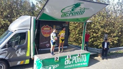 Novos podios de ciclistas rosaleiros en Portugal