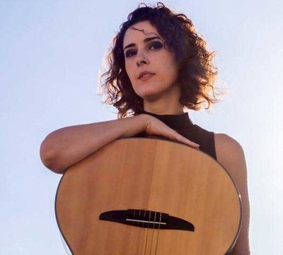 Brasileira Gabi Buarque apresenta poemas e canes inditas no valadares, teatro municipal de Caminha