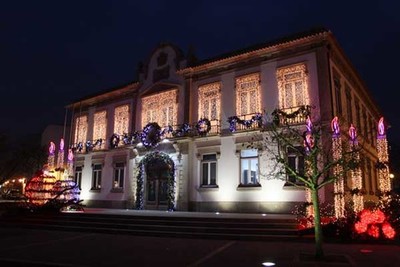 Natal Cerveira j espalha magia nas ruas e edifcios