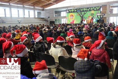 -A Alice no Pas das Maravilhas- encantou a Festa de Natal das Escolas de Cerveira