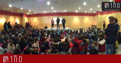 Pepe Carreiro presenta ante o alumnado guards  -Os Bolechas na desembocadura do Mio-