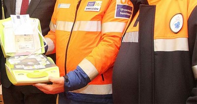 Tui recibiu un desfibrilador para a Agrupacin de Voluntarios de Proteccin Civil