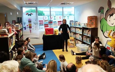 Alumnos da Galia Azul do Rosal asisten a unha sesin de contacontos