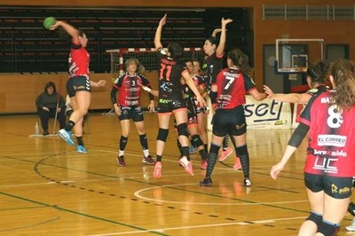 El Guards arrolla al Zuazo y mantiene el mano a mano con Bera Bera