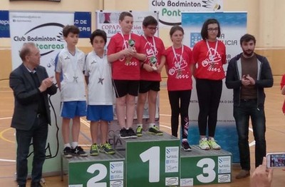 Nuevos xitos para los deportistas del Club Badminton Tui