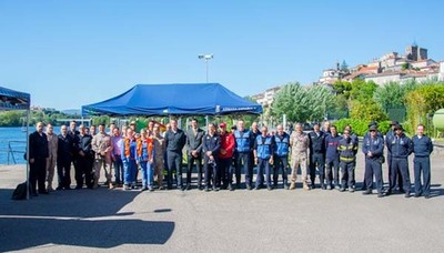 La Armada Espaola coordina un simulacro de salvamento y rescate en el Rio Mio