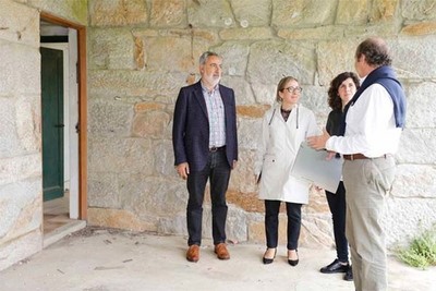 A Xunta rehabilitar das antigas casas de mestres en Loureza, en Oia