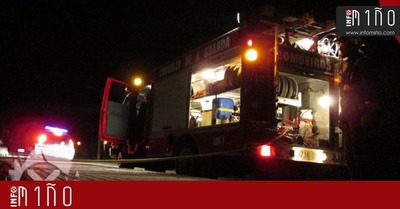 Ardeu palla e madeira no alpendre de Tomio afectado por un incendio