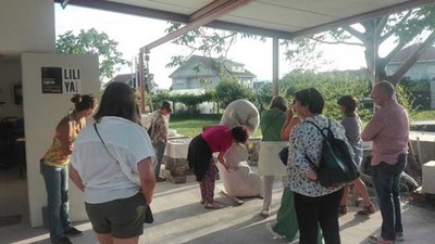 A Ruta Artes e Oficios chega este xoves ao taller da recoecida pintora Pilar Alonso en Tomio