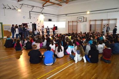 Mis de 1500 estudantes de Infantil, Primaria                           e Secundaria comezan un novo curso escolar en Tomio